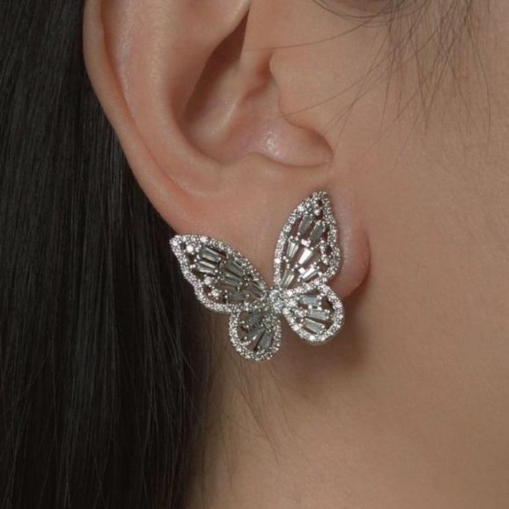 NEW Silver Shiny Butterfly Stud Earrings, beautiful Earrings, cute Earrings - Picture 1 of 5